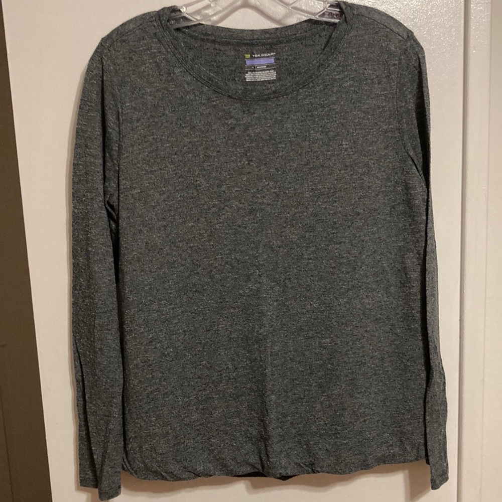 Tek Gear Women’s On the Go Long-sleeved Top (size M)